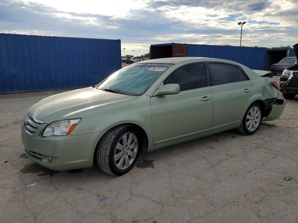 TOYOTA AVALON 2005 with VIN 4T1BK36B05U028017 - Photo from auction