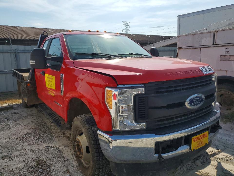 Photo 4 from auction – 2017 FORD F350 with VIN 1FD8X3HT3HED30482