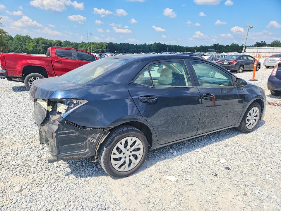 Photo 3 from auction – 2018 TOYOTA COROLLA with VIN 5YFBURHE8JP776921
