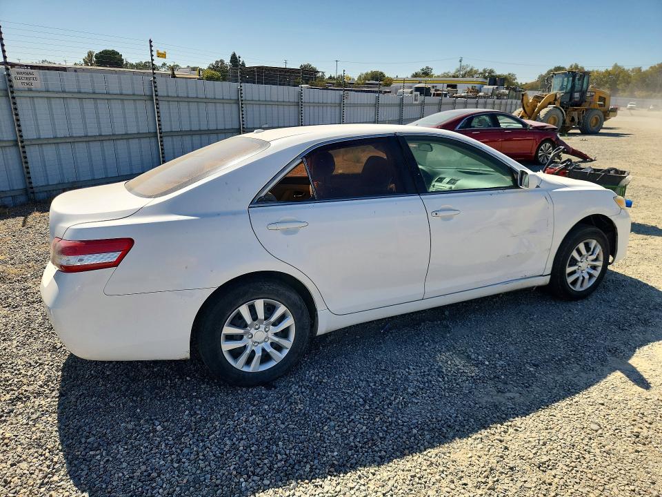 Снимка 3 от търг – 2011 TOYOTA CAMRY с VIN 4T4BF3EK6BR205371