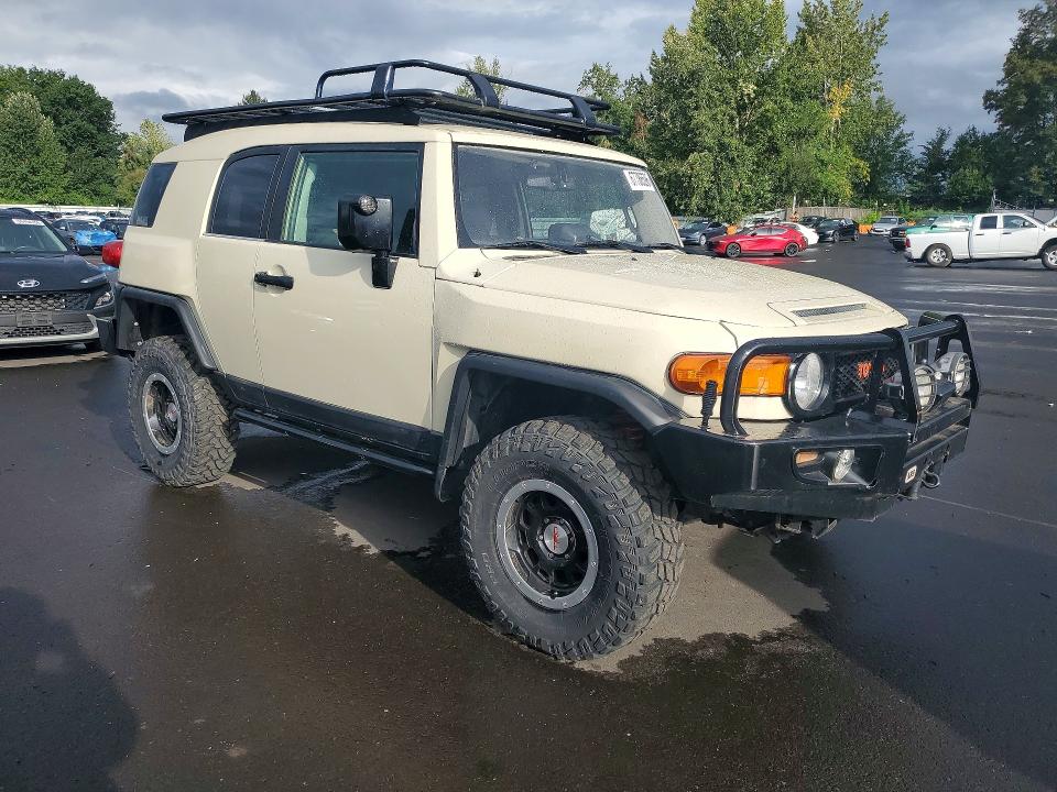 Photo 4 from auction – 2010 TOYOTA FJ CRUISER with VIN JTEBU4BF2AK071708