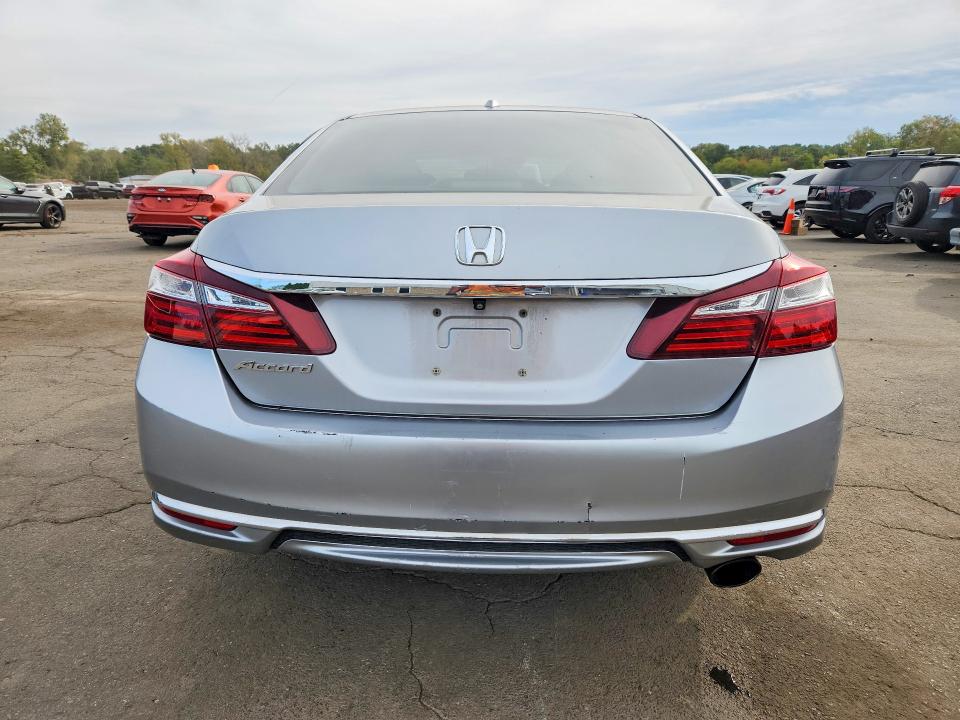 Zdjęcie 6 z aukcji – 2017 HONDA ACCORD z VIN 1HGCR2F05HA046825