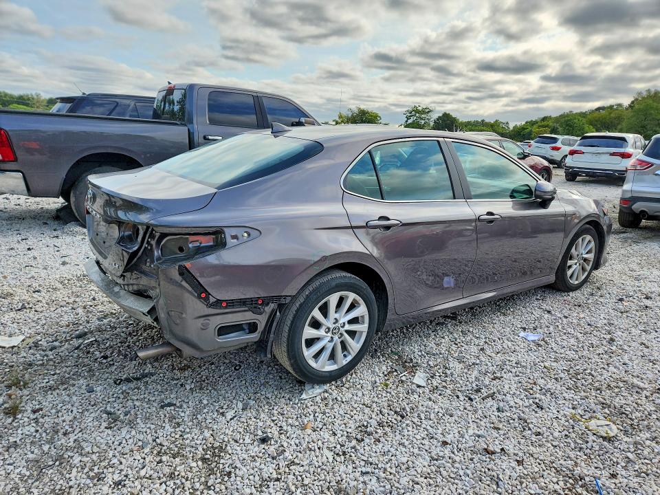 Снимка 3 от търг – 2022 TOYOTA CAMRY с VIN 4T1C11AK7NU679955