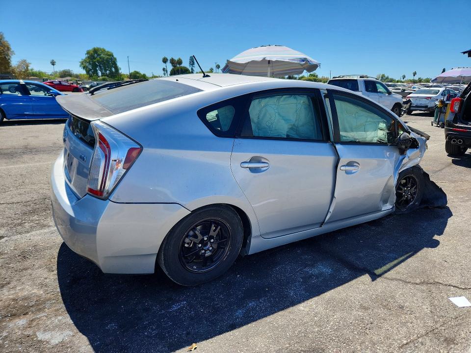 Фото 3 с аукциона – 2015 TOYOTA PRIUS с VIN JTDKN3DU2F0436480
