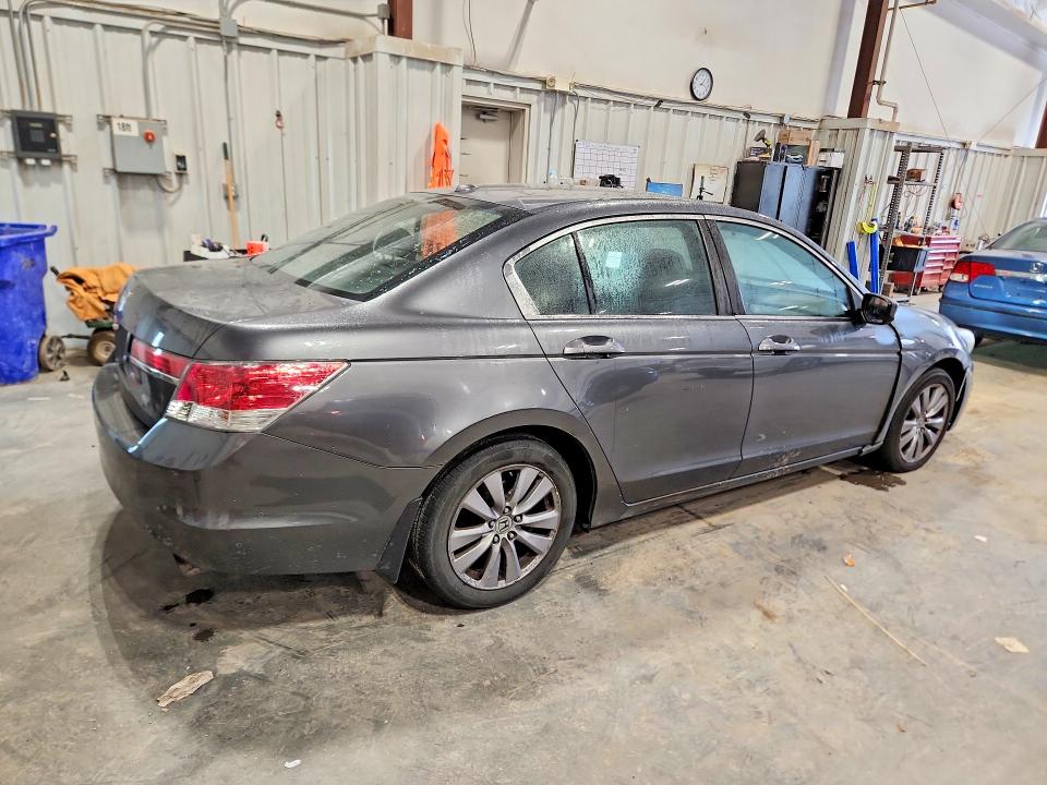 Photo 3 from auction – 2011 HONDA ACCORD with VIN 1HGCP2F82BA072463