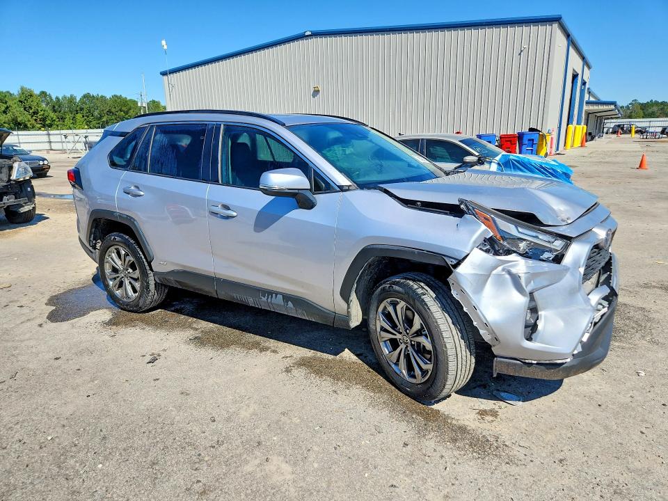 Photo 4 from auction – 2022 TOYOTA RAV4 with VIN 4T3B6RFV2NU065675