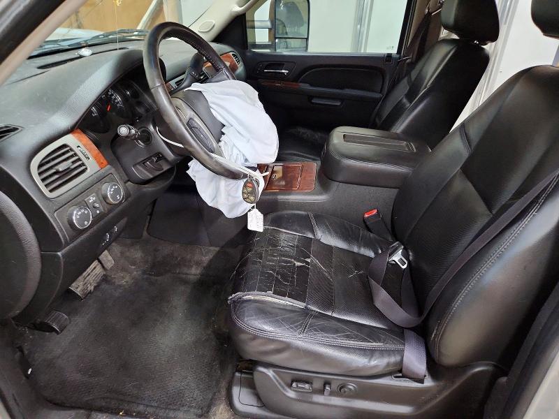 Photo 7 from auction – 2011 CHEVROLET SUBURBAN with VIN 1GNSKKE37BR127884