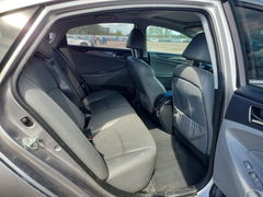 Photo 10 from auction – 2014 HYUNDAI SONATA with VIN KMHEC4A44EA105241