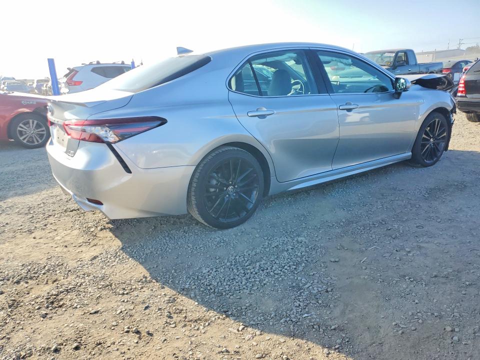 Zdjęcie 3 z aukcji – 2021 TOYOTA CAMRY z VIN 4T1K31AK2MU551174