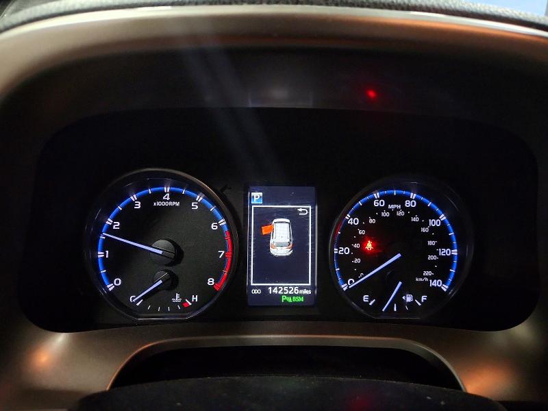 Photo 9 from auction – 2018 TOYOTA RAV4 with VIN JTMRFREV0JJ261395
