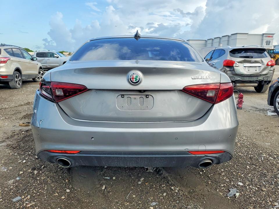Photo 6 from auction – 2017 ALFA ROMEO GIULIA with VIN ZARFAECN3H7537000