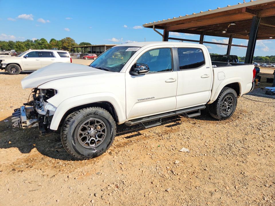 Снимка 1 от търг – 2017 TOYOTA TACOMA с VIN 5TFCZ5AN1HX100251
