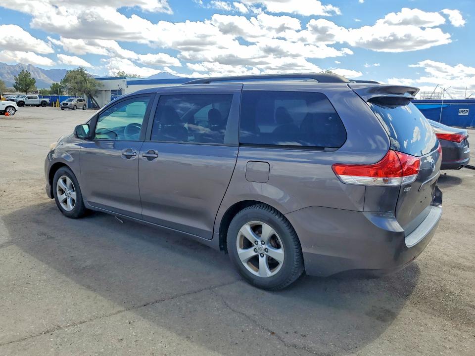 Снимка 2 от търг – 2011 TOYOTA SIENNA с VIN 5TDKK3DC0BS037624
