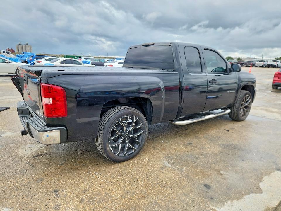 Photo 3 from auction – 2011 CHEVROLET SILVERADO with VIN 1GCRCREA4BZ342540