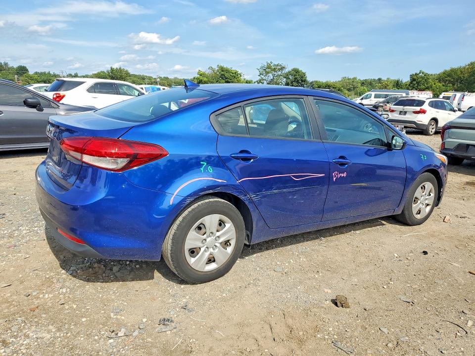 Photo 3 from auction – 2018 KIA FORTE with VIN 3KPFK4A72JE270640