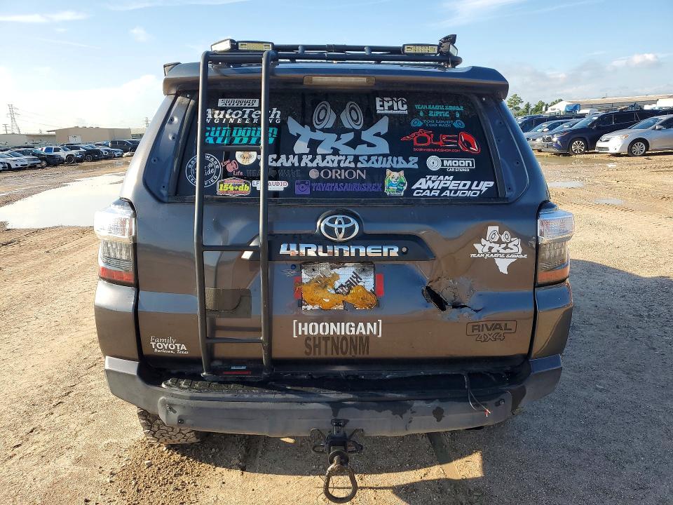 Photo 6 from auction – 2018 TOYOTA 4RUNNER with VIN JTEBU5JR8J5490422