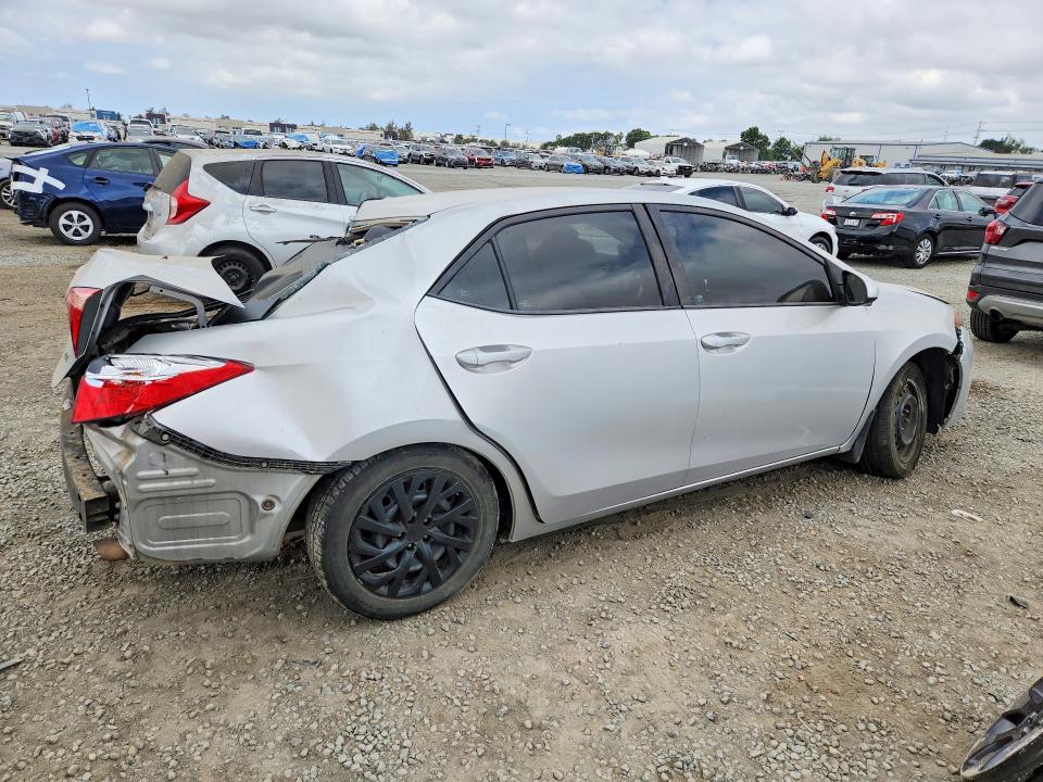 Снимка 3 от търг – 2018 TOYOTA COROLLA с VIN 2T1BURHE8JC972972