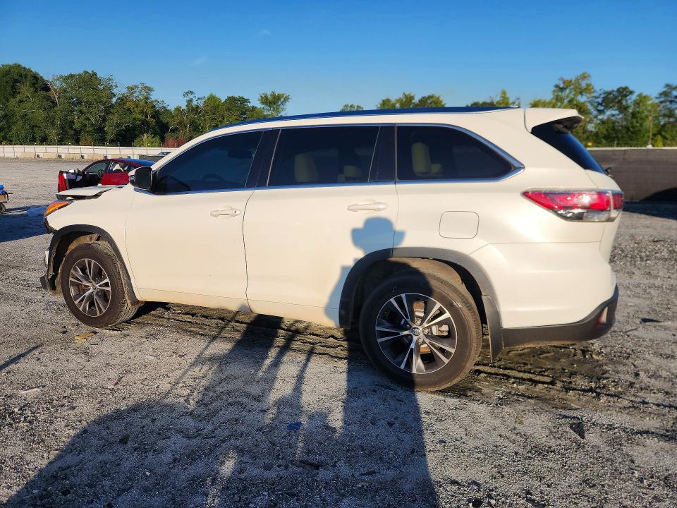 Снимка 2 от търг – 2016 TOYOTA HIGHLANDER с VIN 5TDJKRFH9GS238727