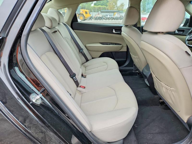 Photo 10 from auction – 2017 KIA OPTIMA with VIN KNAGT4LE5H5012855