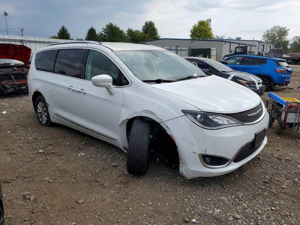 Фото 4 с аукциона – 2018 CHRYSLER PACIFICA с VIN 2C4RC1BG0JR124291
