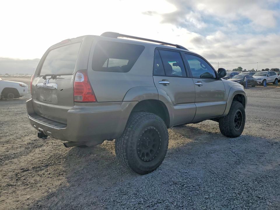 Zdjęcie 3 z aukcji – 2006 TOYOTA 4RUNNER z VIN JTEBU14R468056248