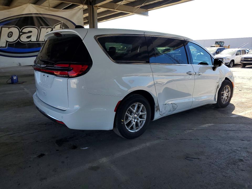 Photo 3 from auction – 2024 CHRYSLER PACIFICA with VIN 2C4RC1BG2RR106449