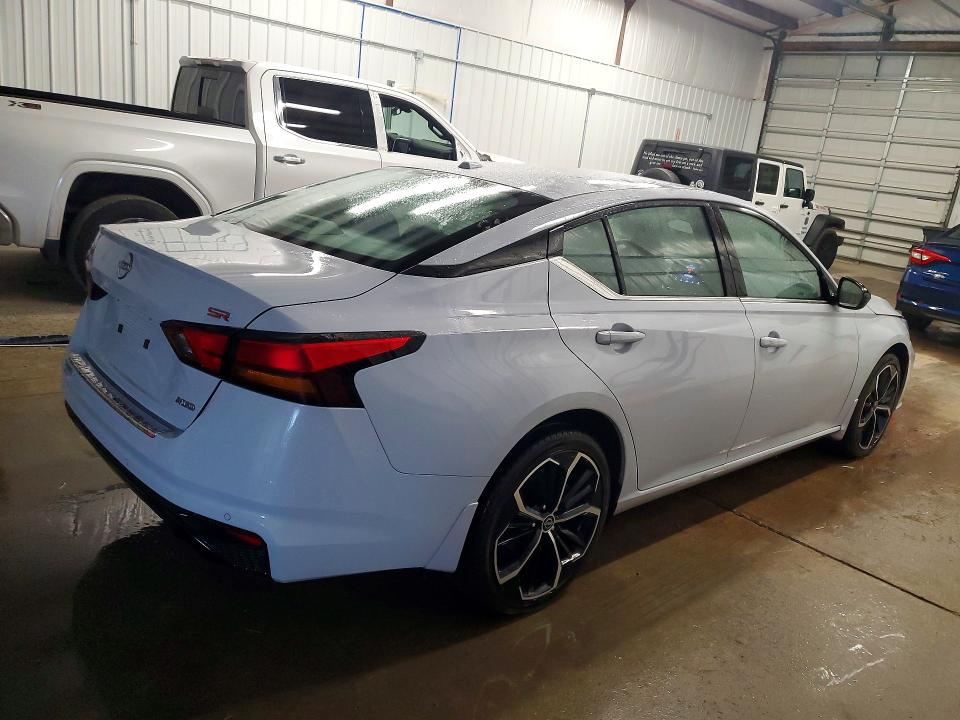 Снимка 3 от търг – 2023 NISSAN ALTIMA с VIN 1N4BL4CW8PN389173