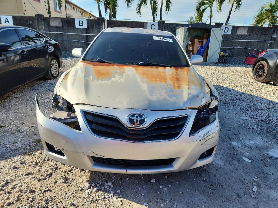 Снимка 5 от търг – 2011 TOYOTA CAMRY с VIN 4T1BF3EK1BU755636