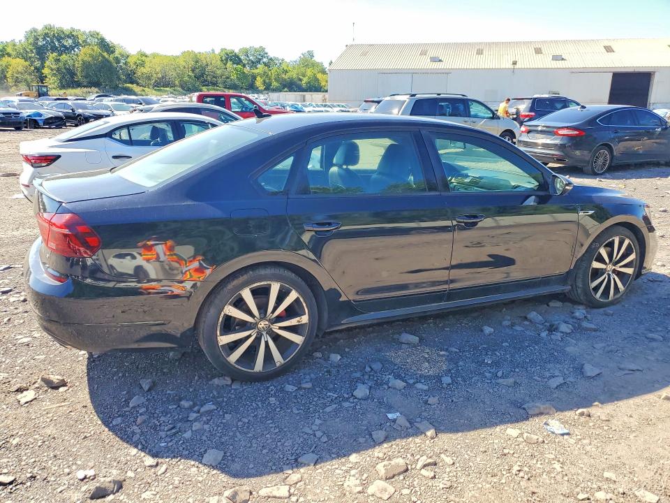 Photo 3 from auction – 2018 VOLKSWAGEN PASSAT with VIN 1VWJM7A31JC037601