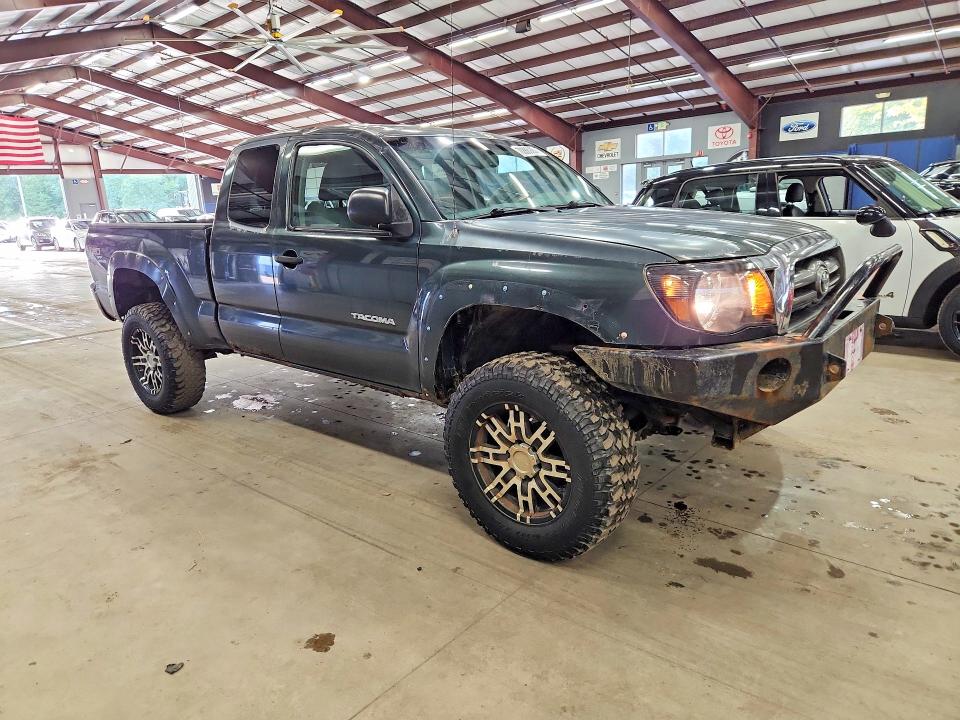 Photo 4 from auction – 2010 TOYOTA TACOMA with VIN 5TEUU4EN5AZ725516