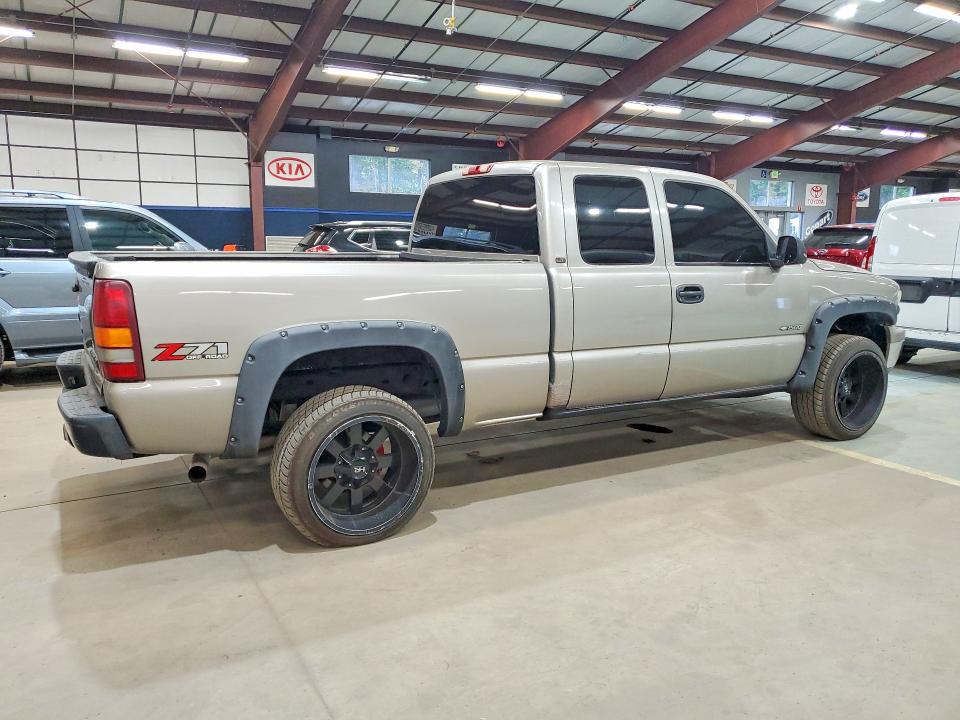 Photo 3 from auction – 2002 CHEVROLET SILVERADO with VIN 2GCEK19TX21173891