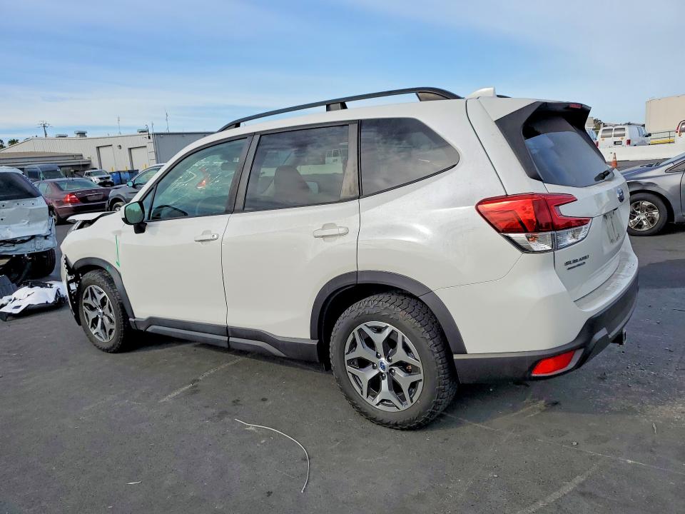 Photo 2 from auction – 2021 SUBARU FORESTER with VIN JF2SKAJC1MH424006