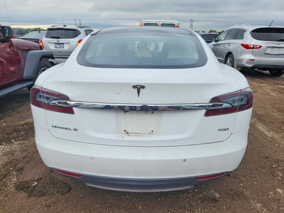 Zdjęcie 6 z aukcji – 2015 TESLA MODEL S z VIN 5YJSA1E2XFF109159