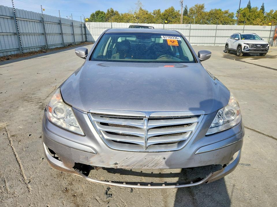 Photo 5 from auction – 2011 HYUNDAI GENESIS with VIN KMHGC4DE4BU136058