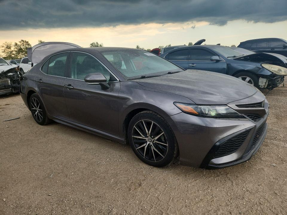 Photo 4 from auction – 2022 TOYOTA CAMRY with VIN 4T1G11AK3NU636103