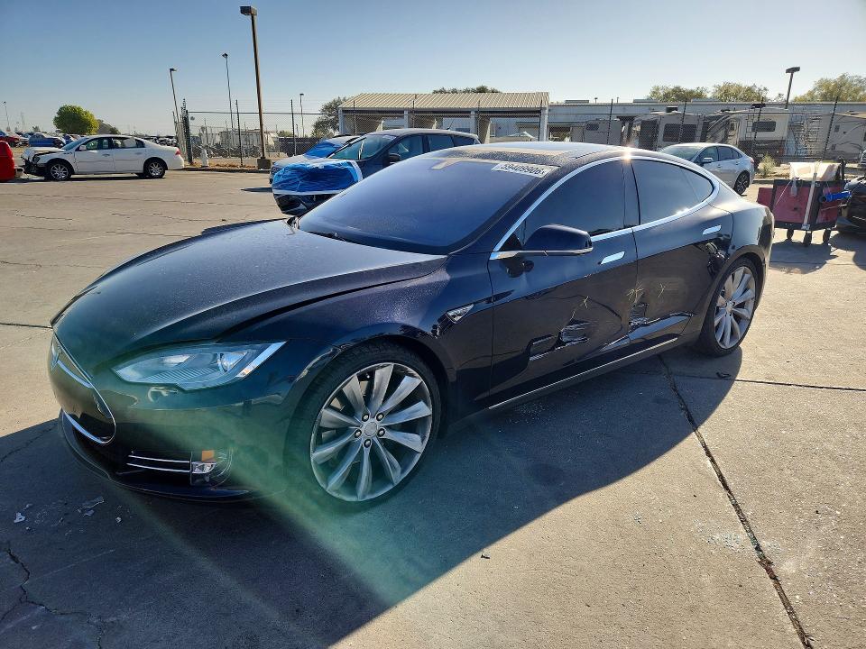 TESLA MODEL S 2014 مع رقم تعريف المركبة 5YJSA1H18EFP57133 - صورة من المزاد