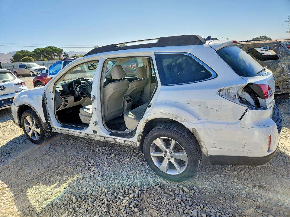 Foto 2 de la subasta – 2014 SUBARU OUTBACK con VIN 4S4BRBLC1E3321689