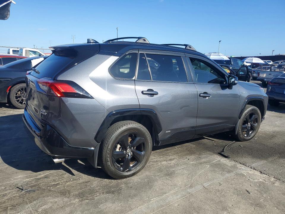 Photo 3 from auction – 2020 TOYOTA RAV4 with VIN JTMEWRFV8LD531732