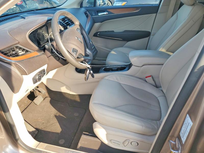 Снимка 7 от търг – 2019 LINCOLN MKC с VIN 5LMCJ2C97KUL09890