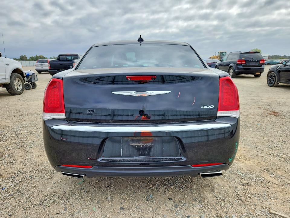 Foto 6 de la subasta – 2017 CHRYSLER 300 con VIN 2C3CCAAG2HH506012