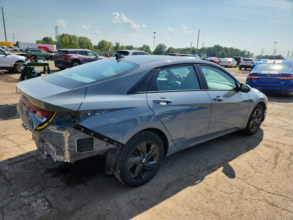 Снимка 3 от търг – 2022 HYUNDAI ELANTRA с VIN KMHLS4AG2NU370498