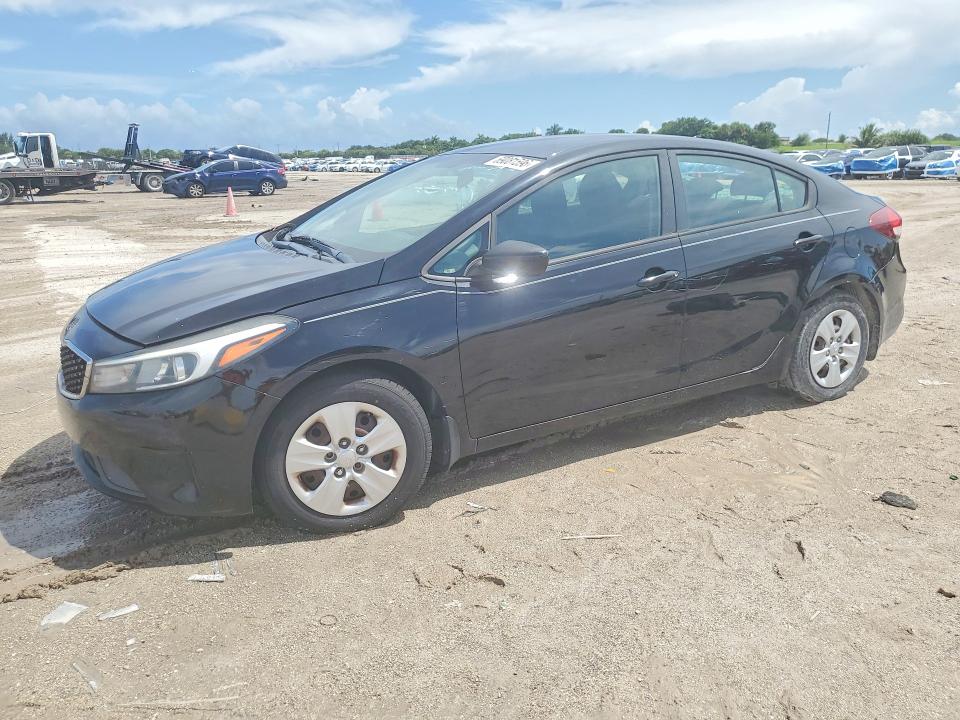 KIA FORTE 2018 مع رقم تعريف المركبة 3KPFK4A77JE245443 - صورة من المزاد