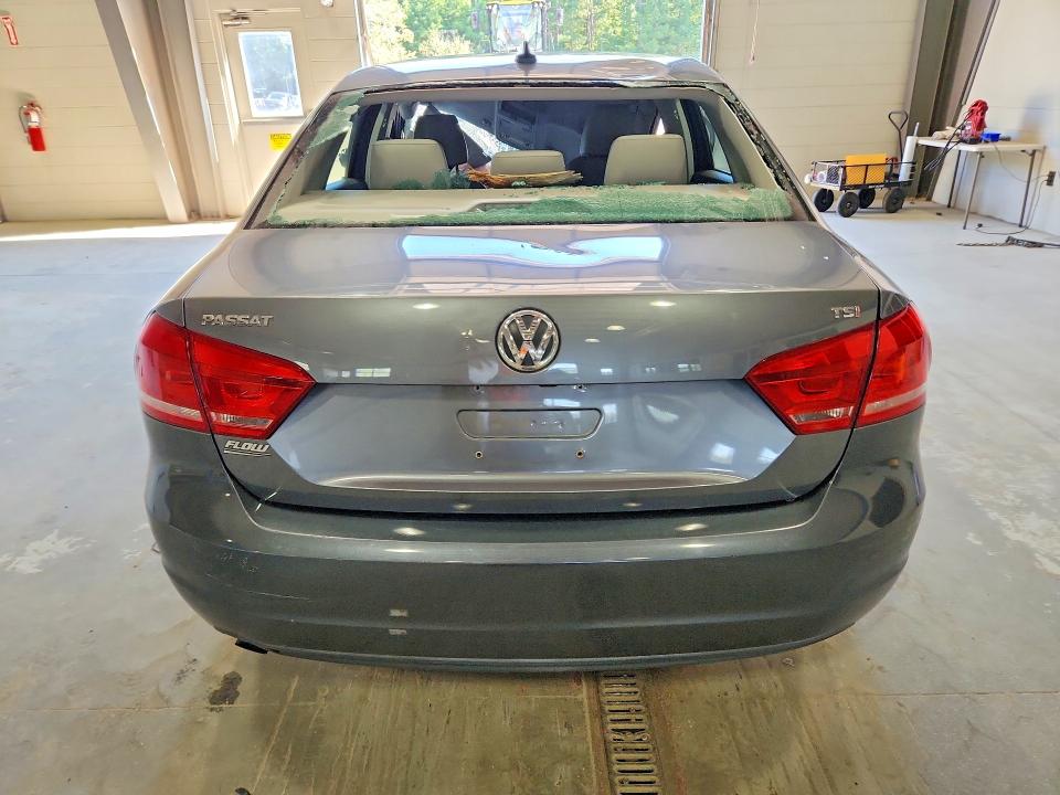 Foto 6 de la subasta – 2015 VOLKSWAGEN PASSAT con VIN 1VWAS7A35FC119795