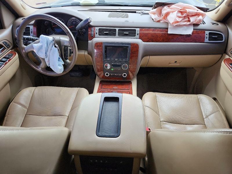 Photo 8 from auction – 2011 CHEVROLET SUBURBAN with VIN 1GNSKKE34BR182065