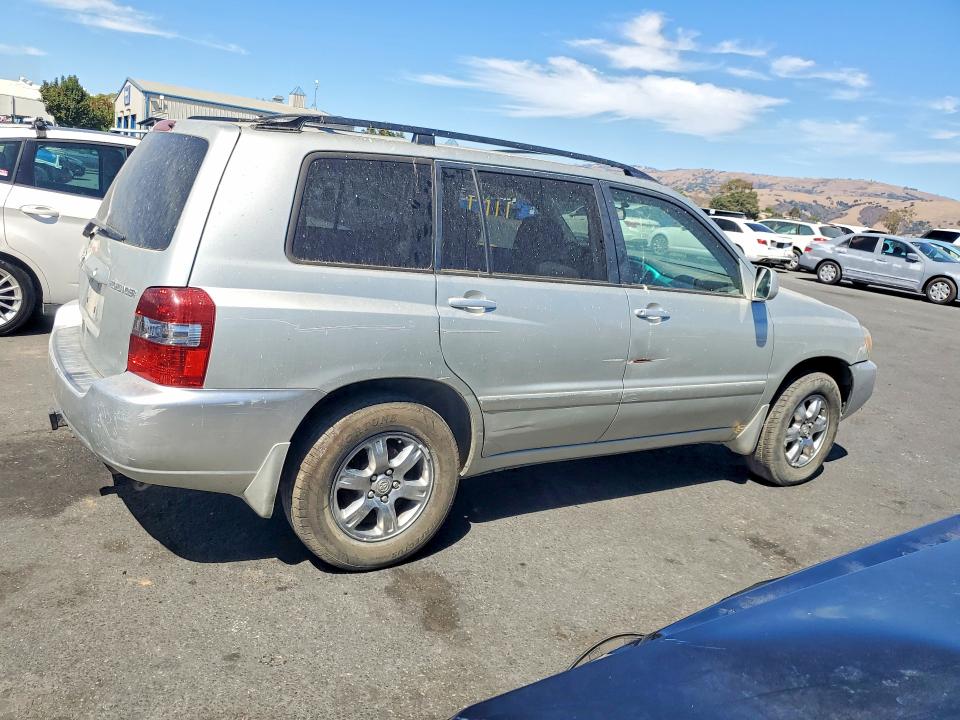 Photo 3 from auction – 2004 TOYOTA HIGHLANDER with VIN JTEDP21A340042325