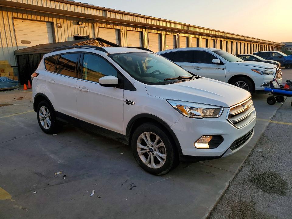 Foto 4 de la subasta – 2018 FORD ESCAPE con VIN 1FMCU9GD9JUB61483
