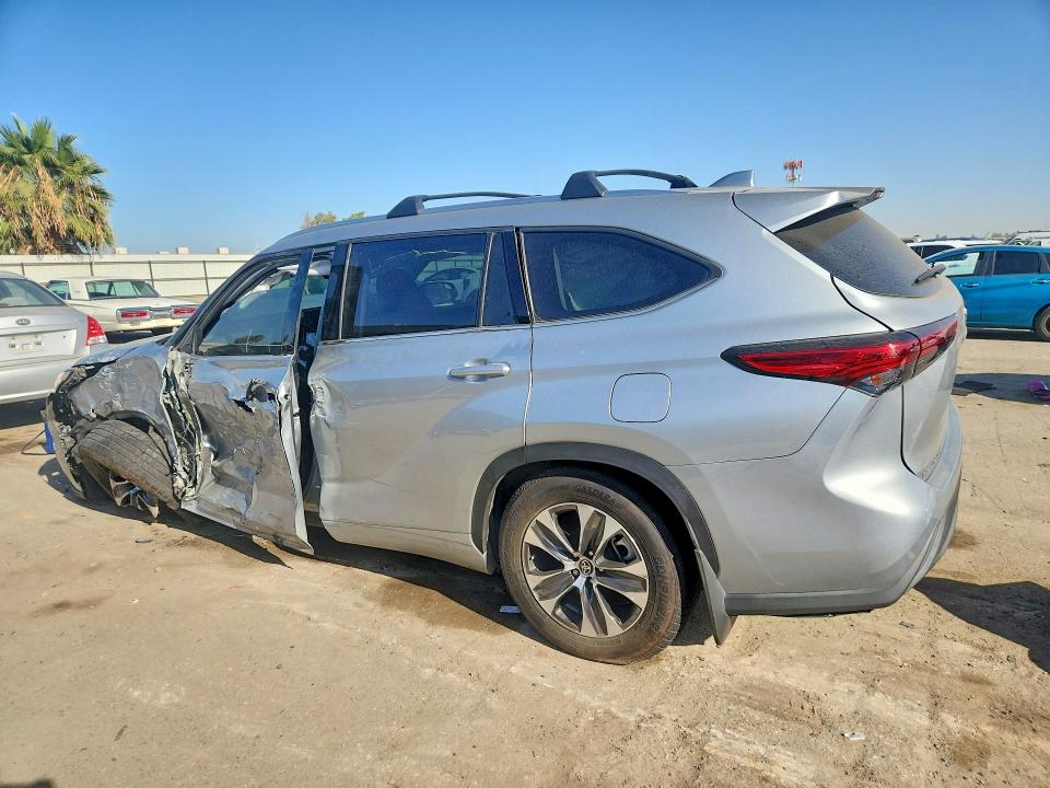 Photo 2 from auction – 2021 TOYOTA HIGHLANDER with VIN 5TDHZRAH7MS525738