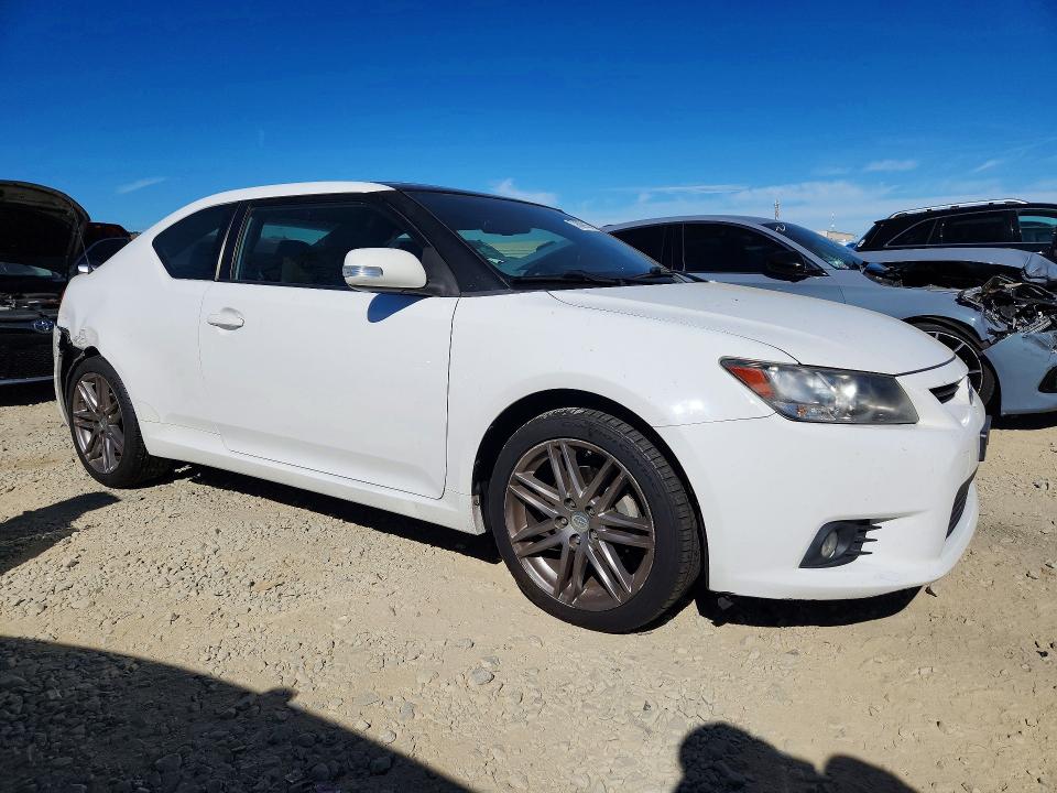 Снимка 4 от търг – 2013 SCION TC с VIN JTKJF5C77D3047189