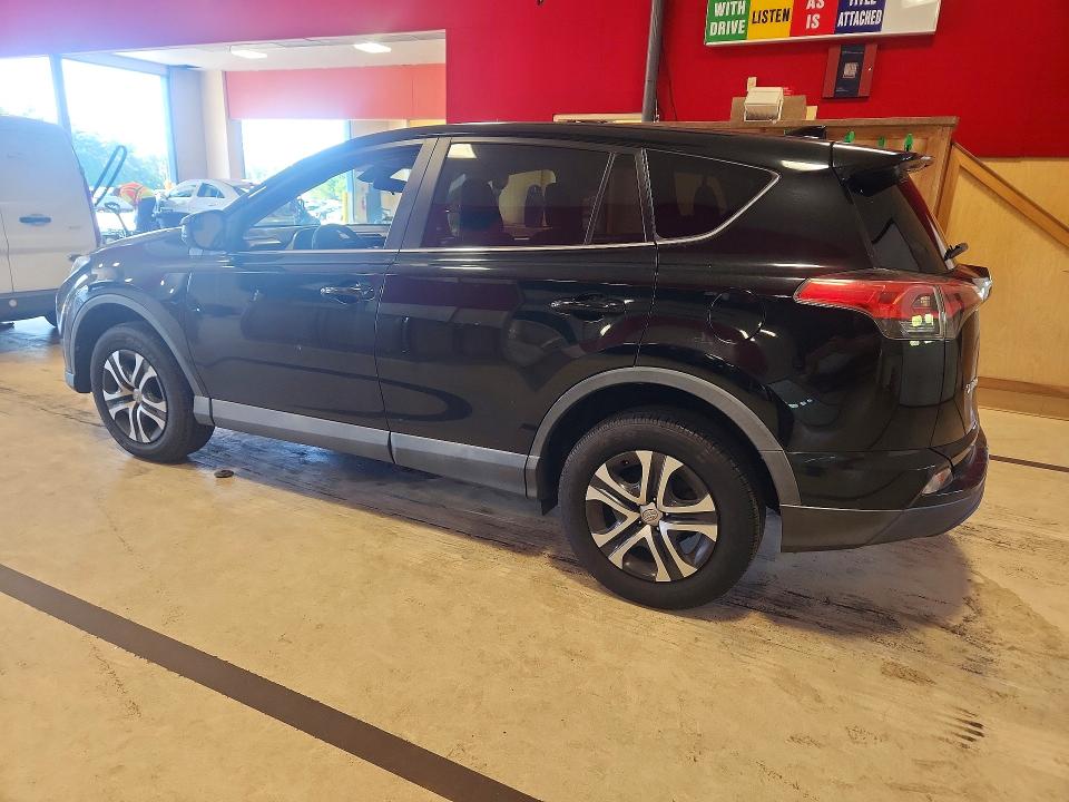 Photo 2 from auction – 2018 TOYOTA RAV4 with VIN 2T3BFREV4JW825875