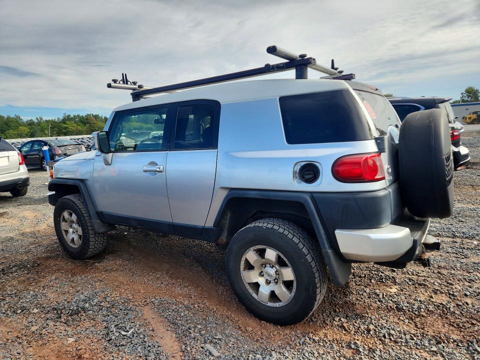 Снимка 2 от търг – 2007 TOYOTA FJ CRUISER с VIN JTEBU11F570055099